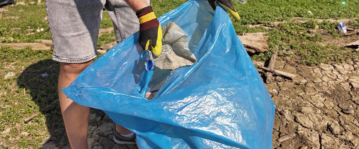 Imagen de ¿Cómo se benefician las comunidades locales con el reciclaje de plástico?