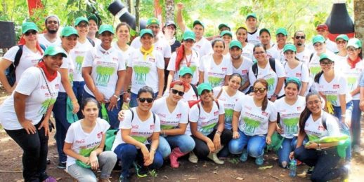 Voluntarios del Sistema Coca-Cola reforestan 1.5 hectáreas en Colón, Panamá.