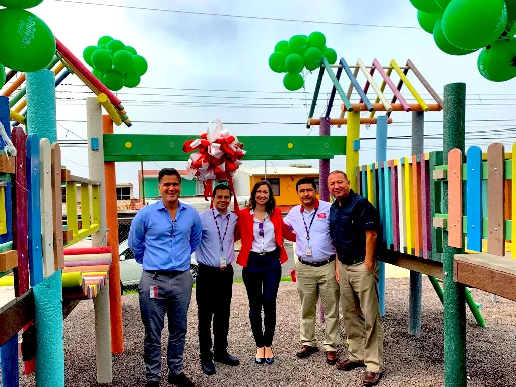 Coca-Cola FEMSA inaugura parque recreativo hecho 100% de plástico reciclado en Costa Rica.