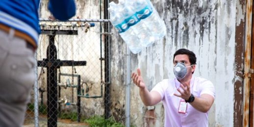 Coca-Cola FEMSA dona 4.680 litros de agua a organizaciones que luchan contra el COVID-19