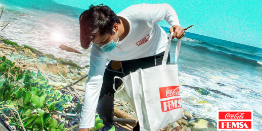 Coca-Cola FEMSA de Venezuela celebra el día mundial de playas con recolección masiva de residuos e instalación de punto ecológico