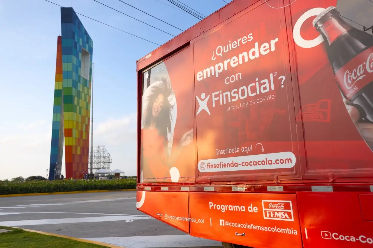 Coca-Cola FEMSA impulsa a los tenderos colombianos con Finsotiendas, otorgando créditos para sus negocios.